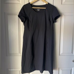 Duluth Trading | Short sleeve dress. Size Medium. Casual activewear. Normcore